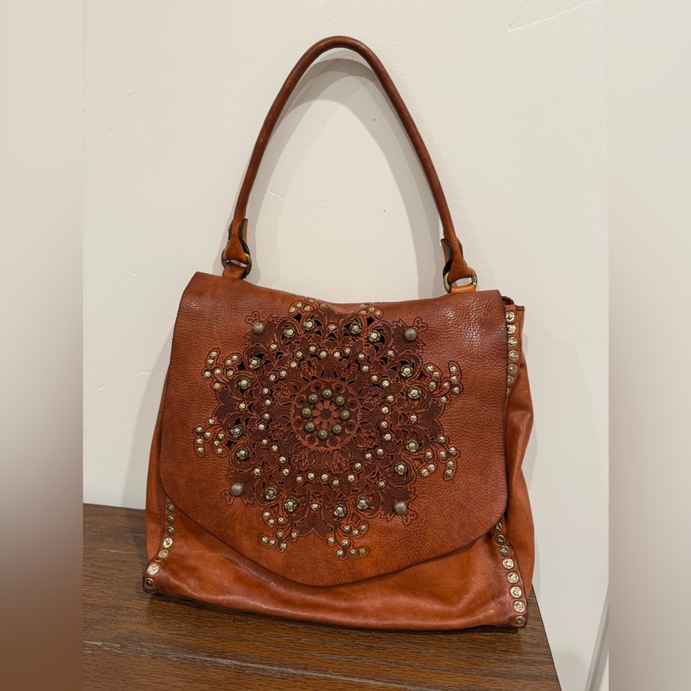 Campomaggi Serenoa lazer etched rivet studded tan leather purse EUC!